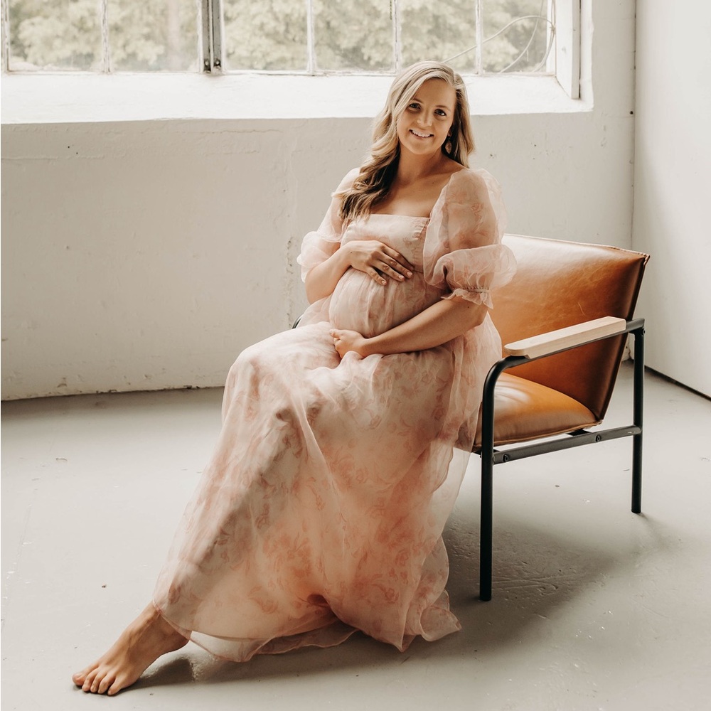 Not maternity but Maternity friendly dress for maternity pictures & baby shower